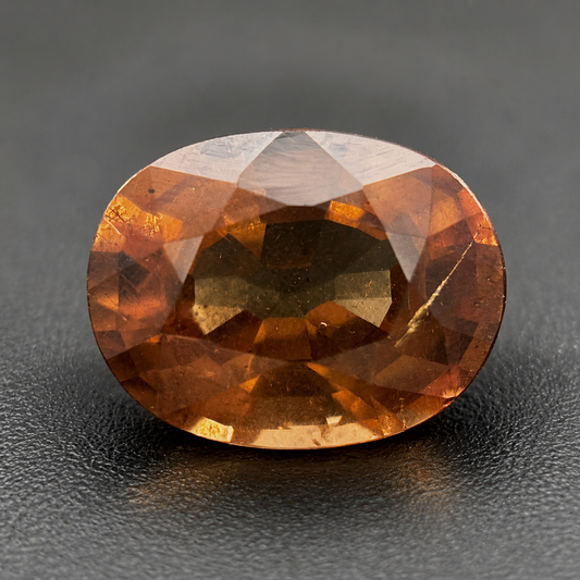 Granato ColorChange Naturale Ovale 0.90ct – Gemma Rara Cambia Colore