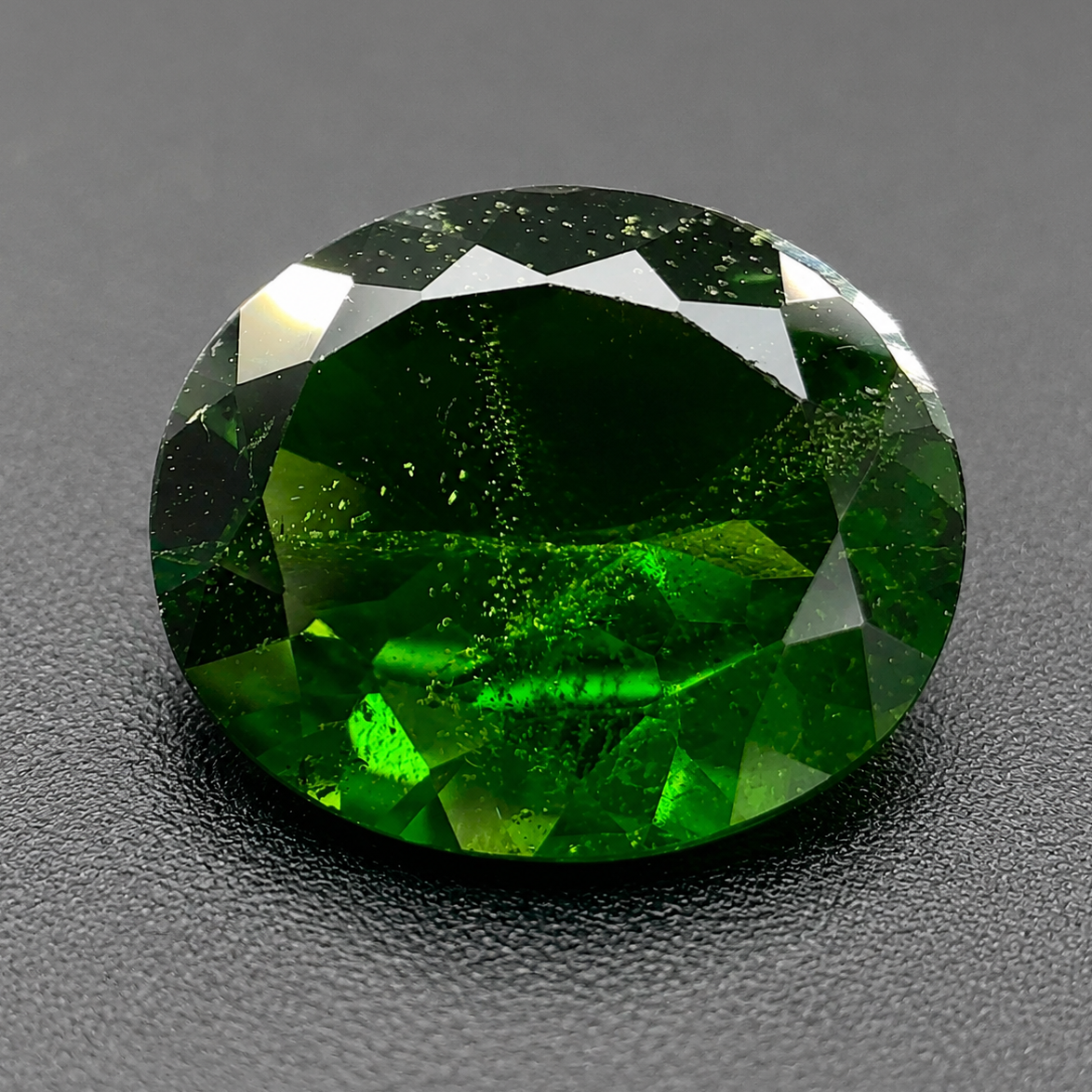 Cromodiopside Naturale Ovale 4.65ct – Gemma Verde Siberiana per Gioielleria