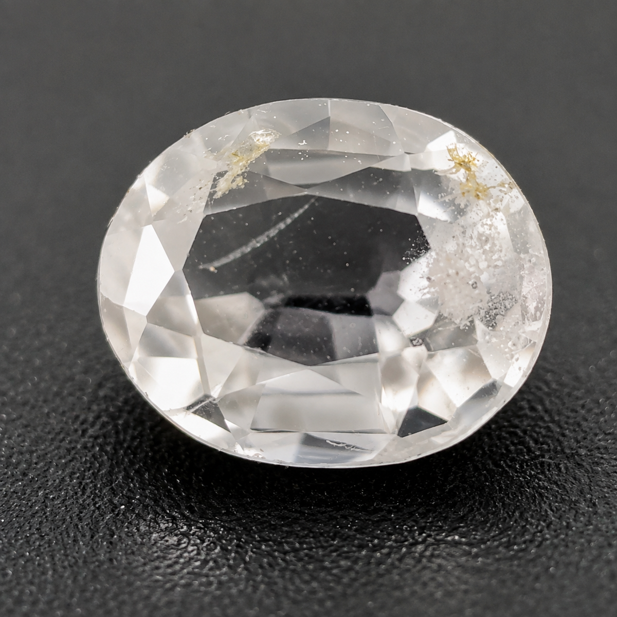 Spinello Grigio Naturale Ovale 0.80ct – Gemma Rara per Alta Gioielleria