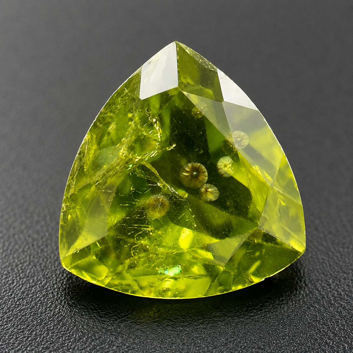 Peridot Naturale Trillion 4.15ct – Pietra Preziosa Verde per Gioielleria