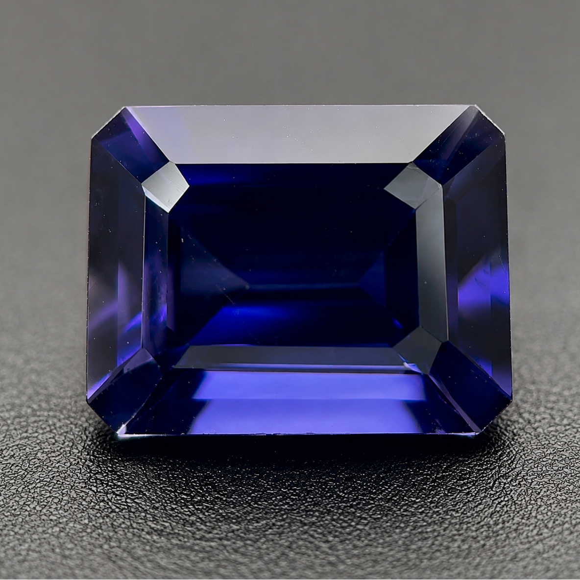 Iolite Naturale Ottagono 2.80ct – Gemma Viola Pleocroica per Gioielleria