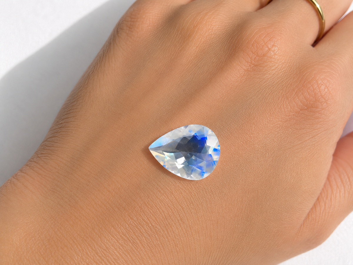 Moonstone Naturale Goccia 2.30ct – Pietra di Luna per Gioielleria