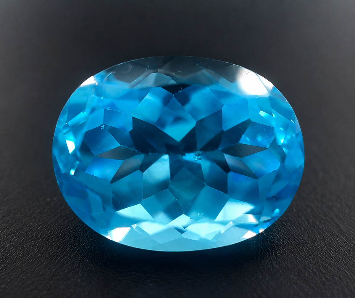 Topazio Swiss Naturale Ovale 17.70ct – Pietra Preziosa Azzurra per Gioielleria