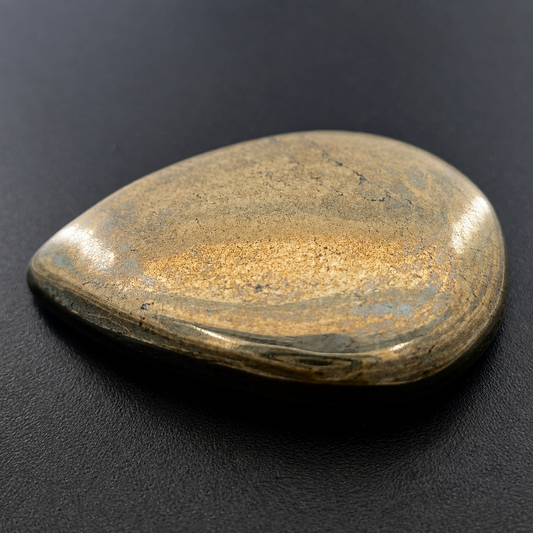 Ematite Naturale Goccia Cabochon 24.15ct – Pietra Semipreziosa per Gioielleria
