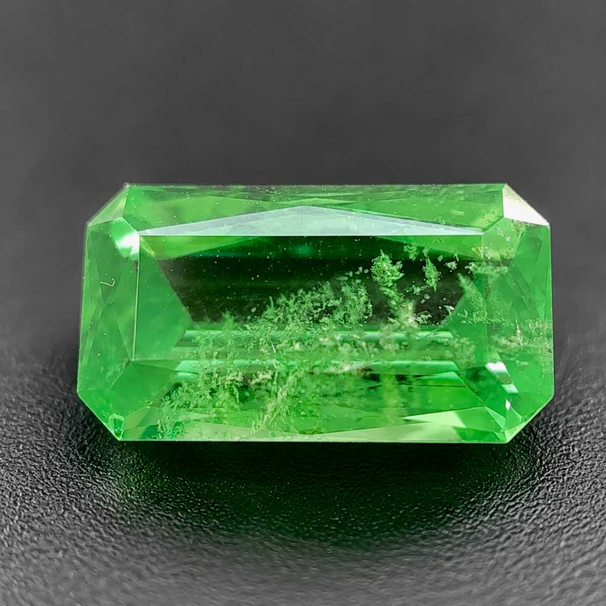 Tsavorite Naturale Ottagono 1.85ct – Gemma Rara Verde per Alta Gioielleria