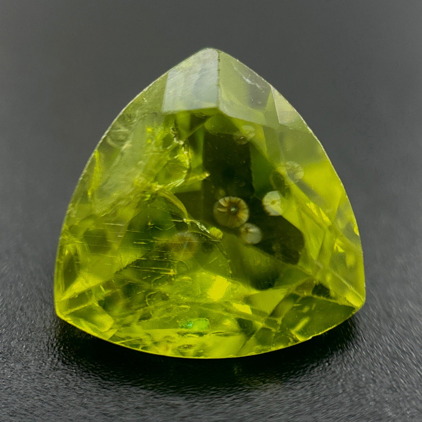 Peridot Naturale Trillion 4.15ct – Pietra Preziosa Verde per Gioielleria