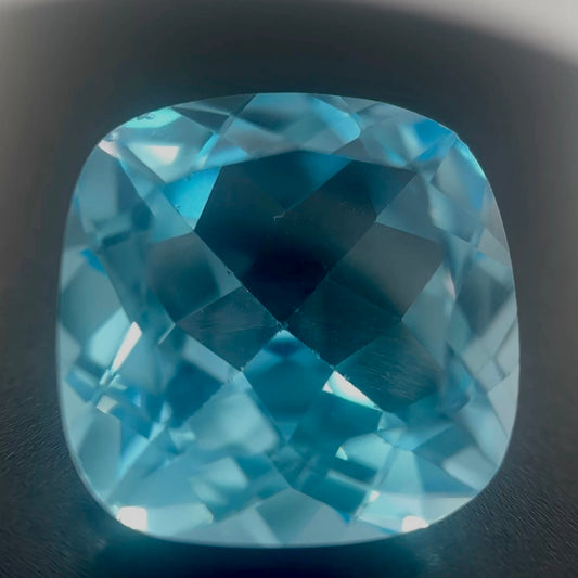 Topazio Sky Naturale Cushion 20.90ct – Pietra Preziosa Azzurra per Alta Gioielleria