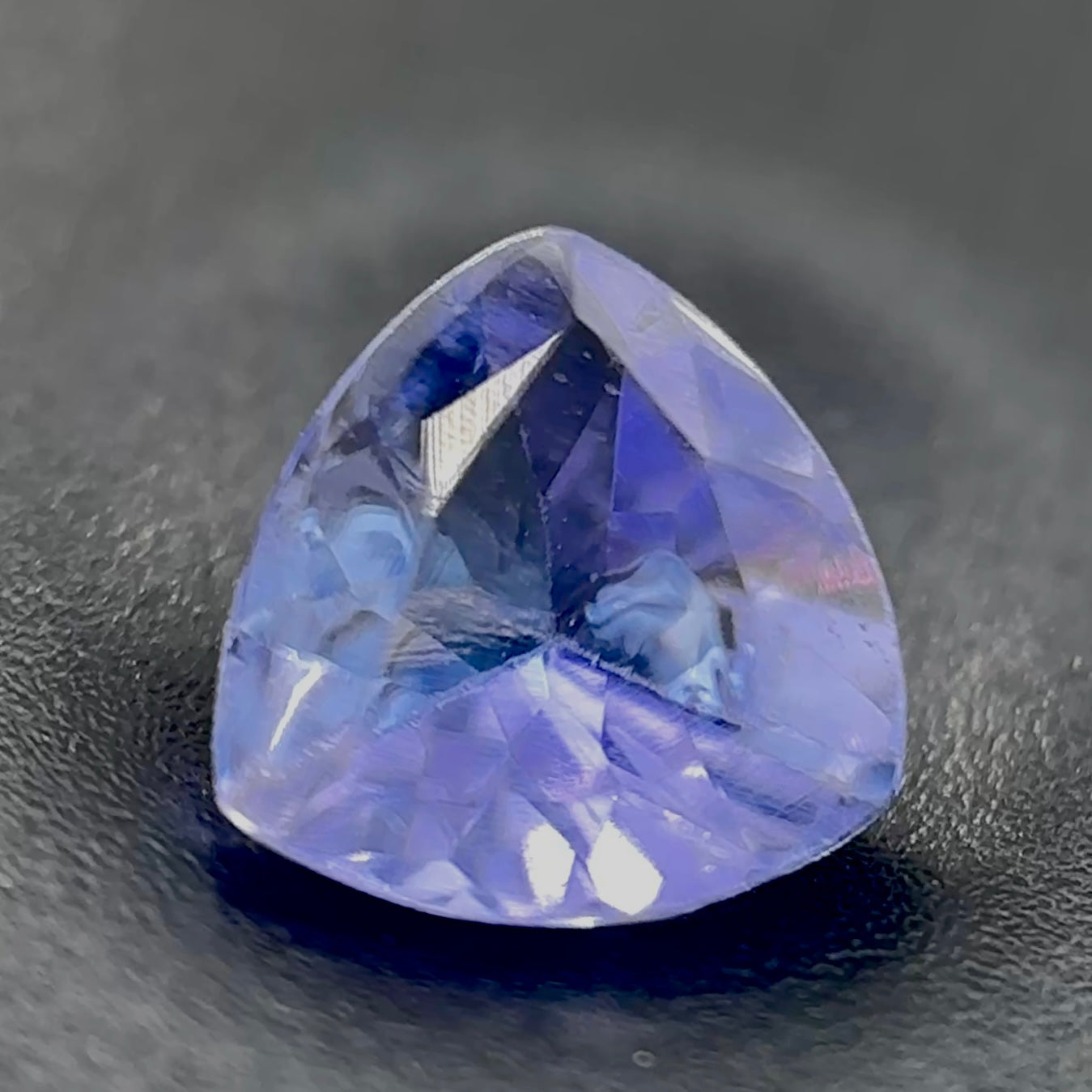 Tanzanite Naturale Trillion 0.75ct – Gemma Rara Blu-Viola per Gioielleria