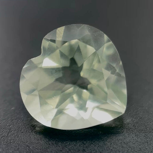 Praseolite Naturale Cuore 3.30ct – Quarzo Verde per Gioielleria