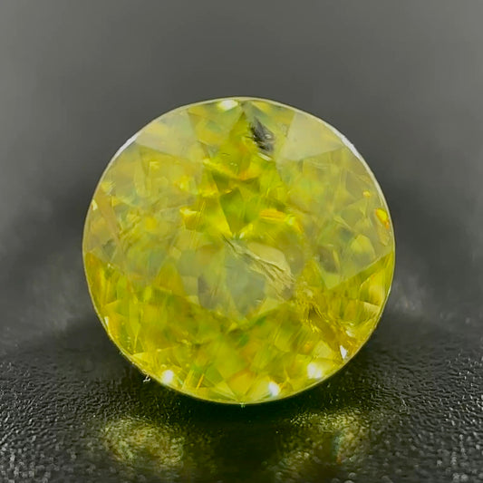 Sphene Naturale Tondo 1.75ct – Gemma Rara Dispersione Fuoco per Gioielleria