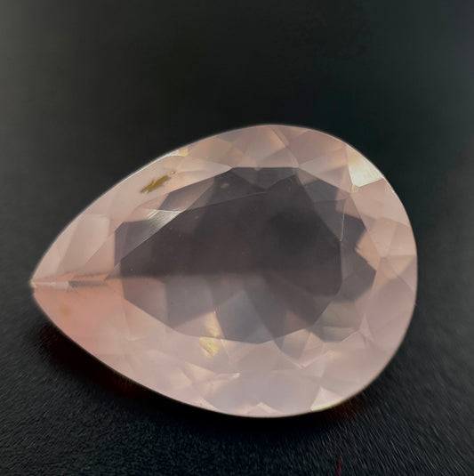 Quarzo Rosa Naturale Goccia 6.45ct – Pietra Semipreziosa per Gioielleria