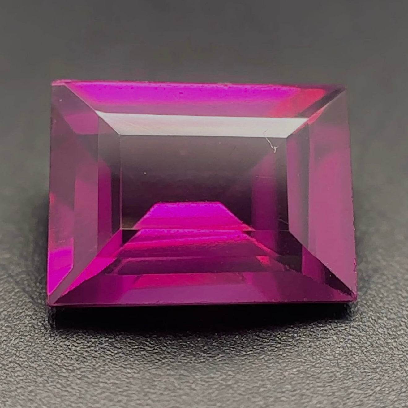 Rodolite Naturale Baguette 2.80ct – Granato Porpora per Alta Gioielleria