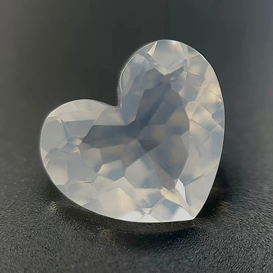 Quarzo Luna Naturale Cuore 3.20ct – Pietra Semipreziosa per Gioielleria