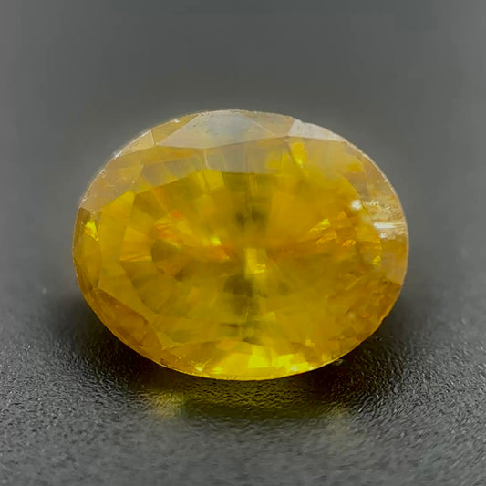 Sphene Naturale Ovale 1.80ct – Gemma Rara Dispersione Fuoco per Gioielleria
