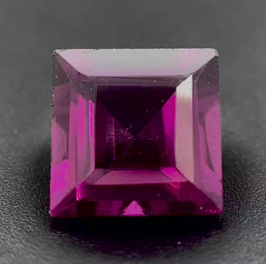 Rodolite Naturale Carrè 2.10ct – Granato Porpora per Alta Gioielleria