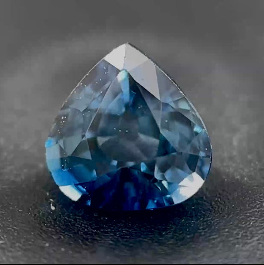 Zaffiro Blu Naturale Goccia 0.65ct – Pietra Preziosa per Alta Gioielleria