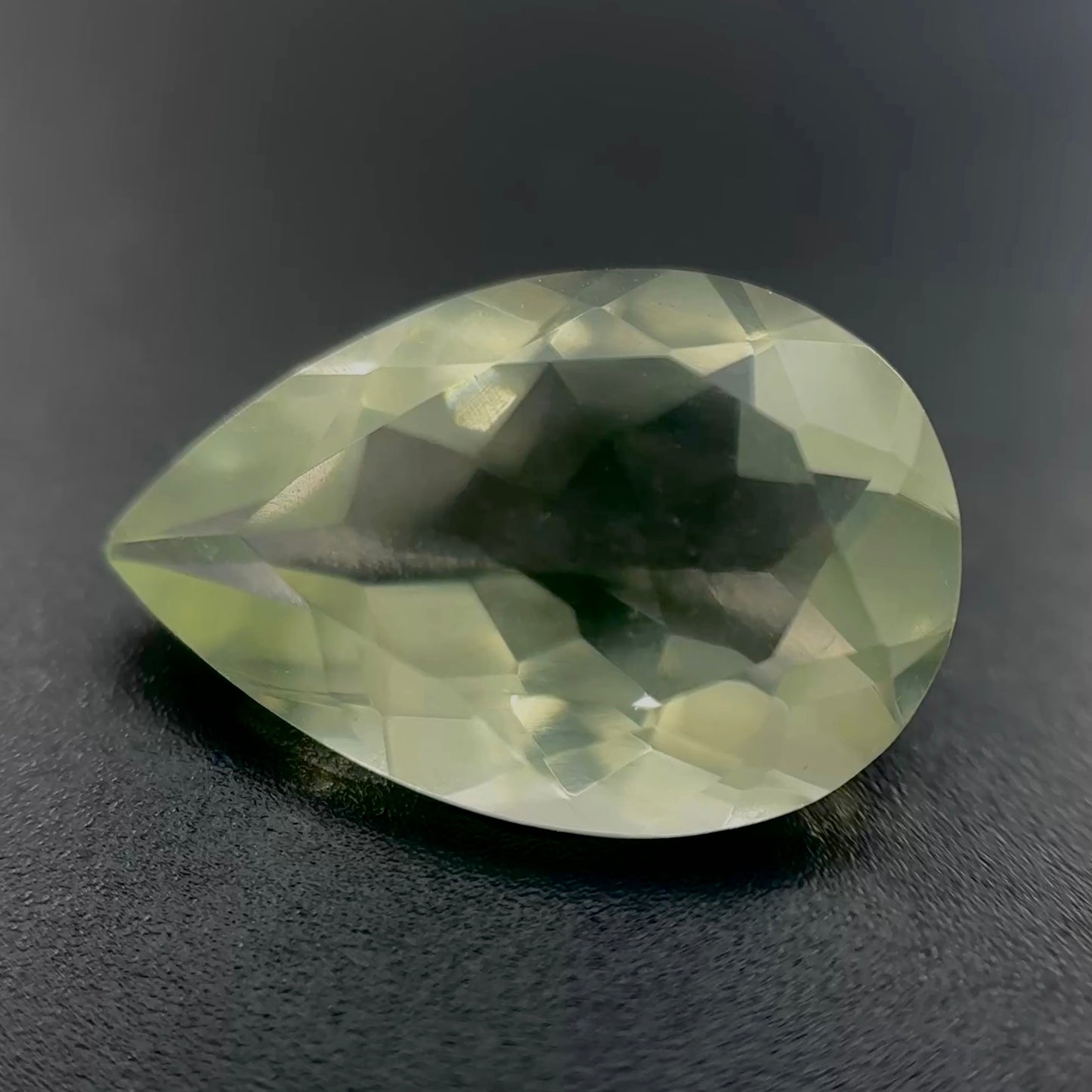 Praseolite Naturale Goccia 4.90ct – Quarzo Verde per Gioielleria