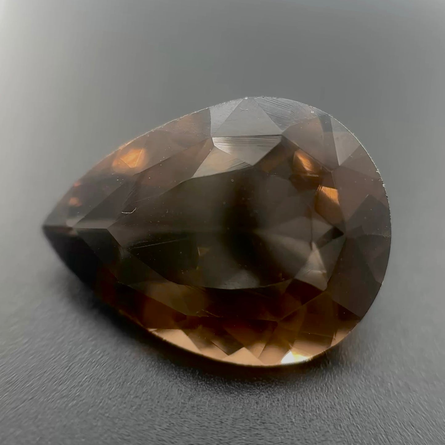 Quarzo Smoky Naturale Goccia 6.65ct – Pietra Semipreziosa per Gioielleria