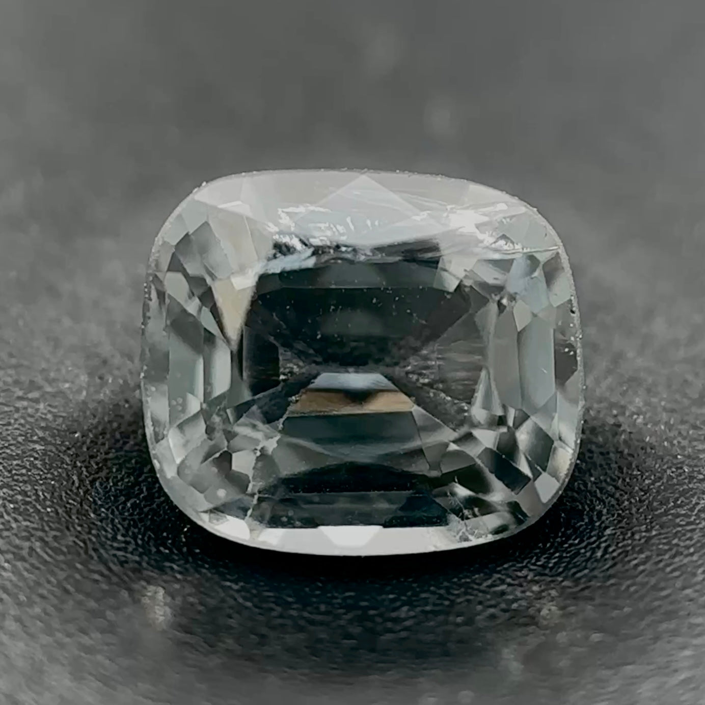 GREY SPINEL 🩶 CT 0.95