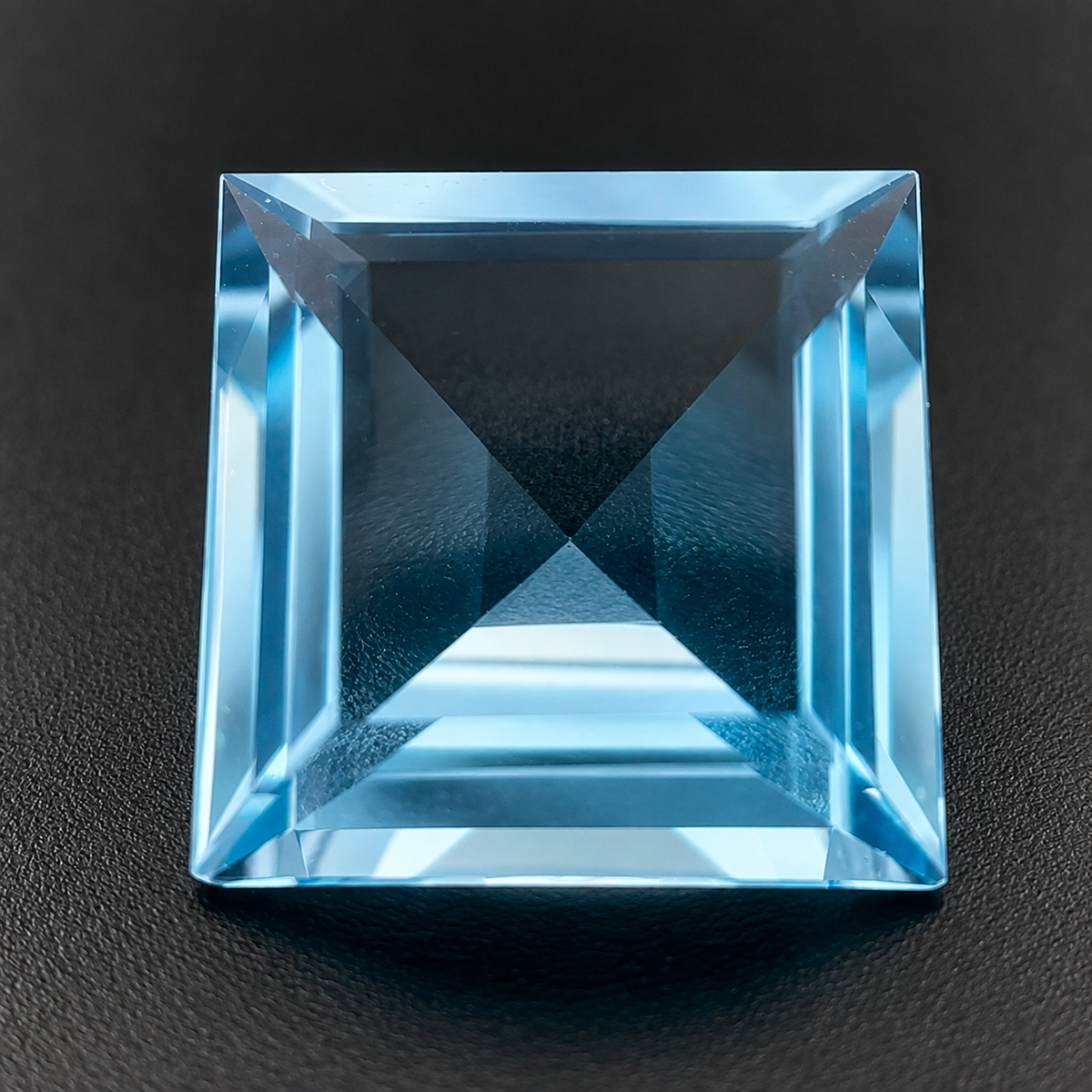 Topazio Sky Naturale Carrè 7.55ct – Pietra Preziosa Azzurra per Gioielleria