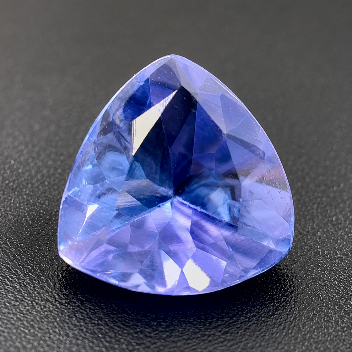 Tanzanite Naturale Trillion 0.75ct – Gemma Rara Viola per Gioielleria