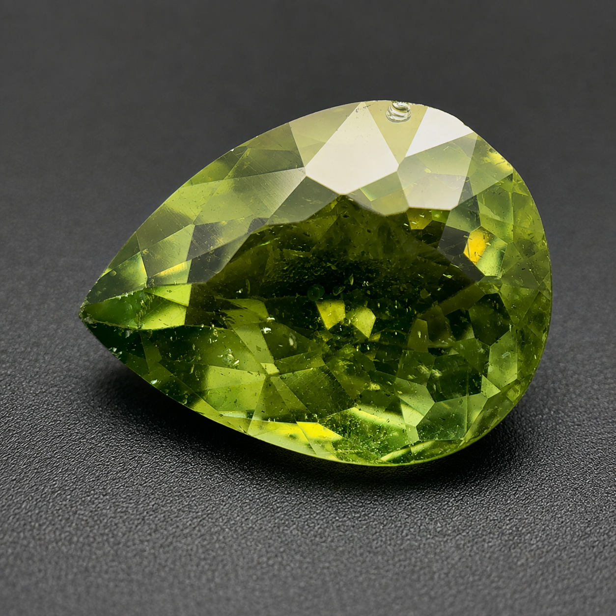 Apatite Naturale Goccia 8.85ct – Pietra Preziosa Verde per Gioielleria