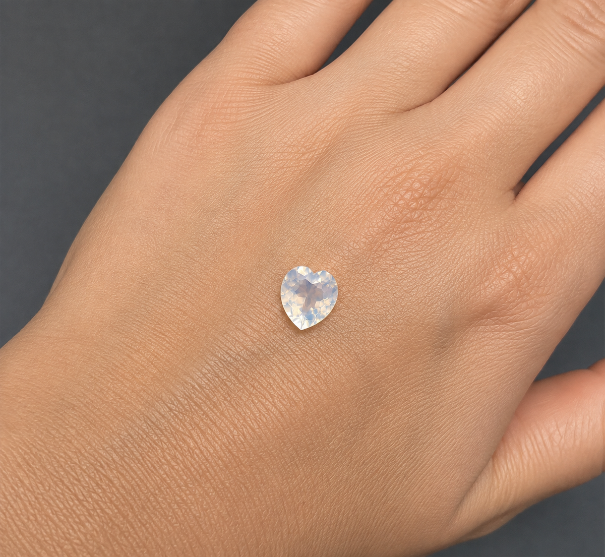 Quarzo Luna Naturale Cuore 3.20ct – Pietra Semipreziosa per Gioielleria