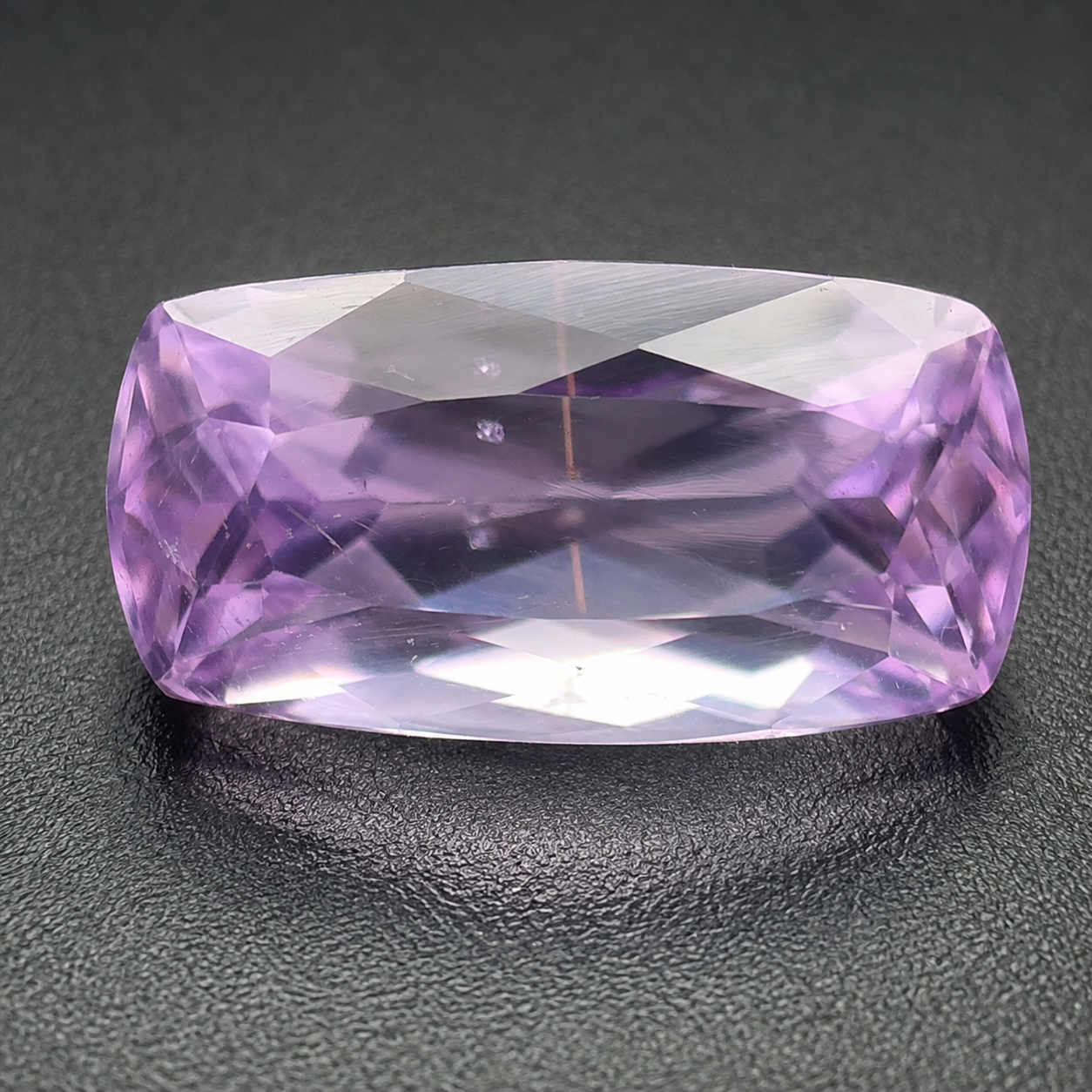 Kunzite Naturale Cushion 5.35ct Rosa-Lilla per Alta Gioielleria
