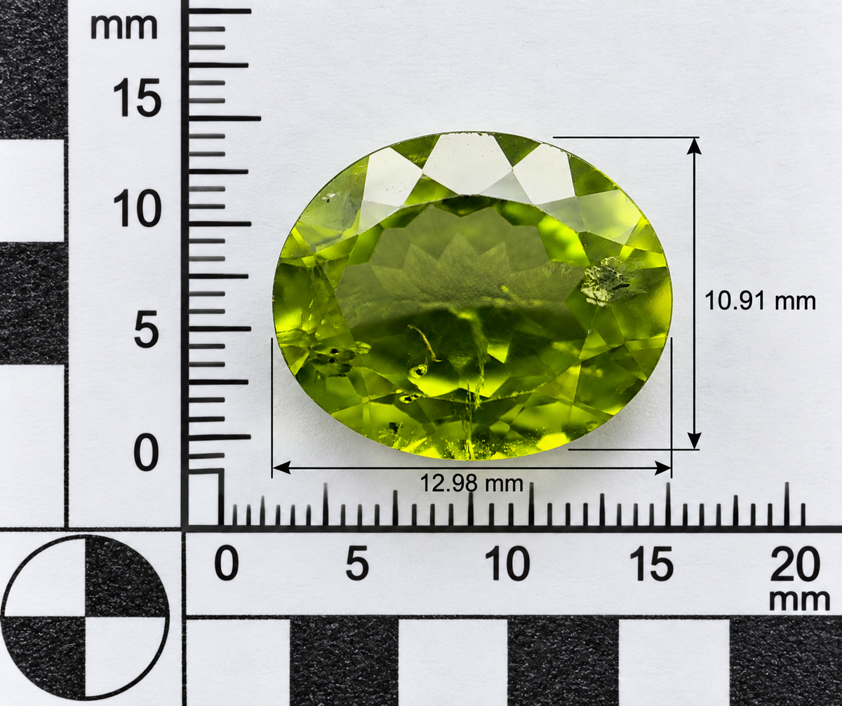 Peridot Naturale Ovale 7.40ct – Pietra Preziosa Verde per Alta Gioielleria