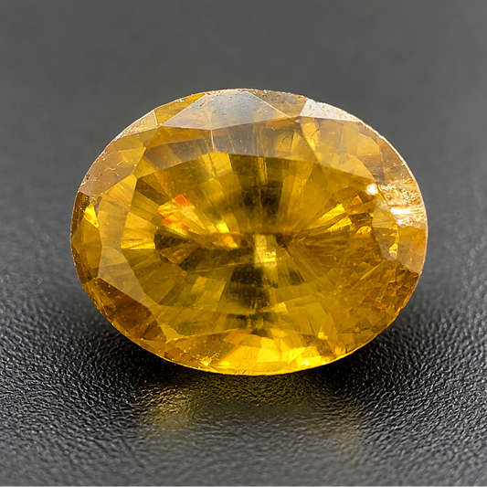 Sphene Naturale Ovale 1.80ct – Gemma Rara Dispersione Fuoco per Gioielleria