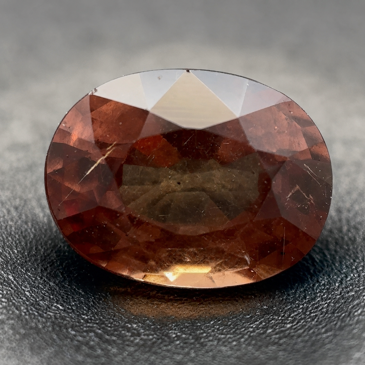 Granato ColorChange Naturale Ovale 0.75ct – Gemma Rara Cambia Colore