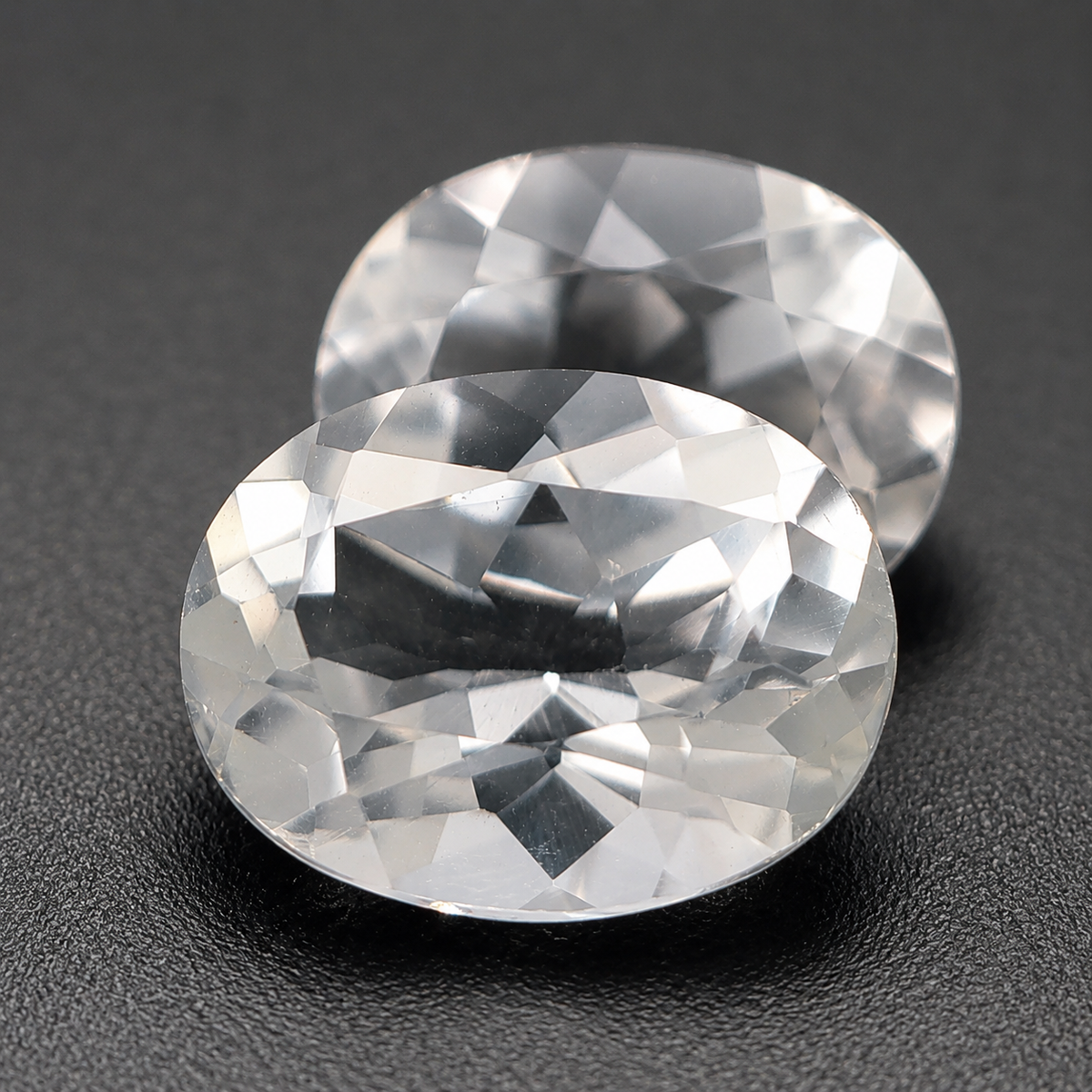 WHITE TOPAZ 🤍 CT 3.00