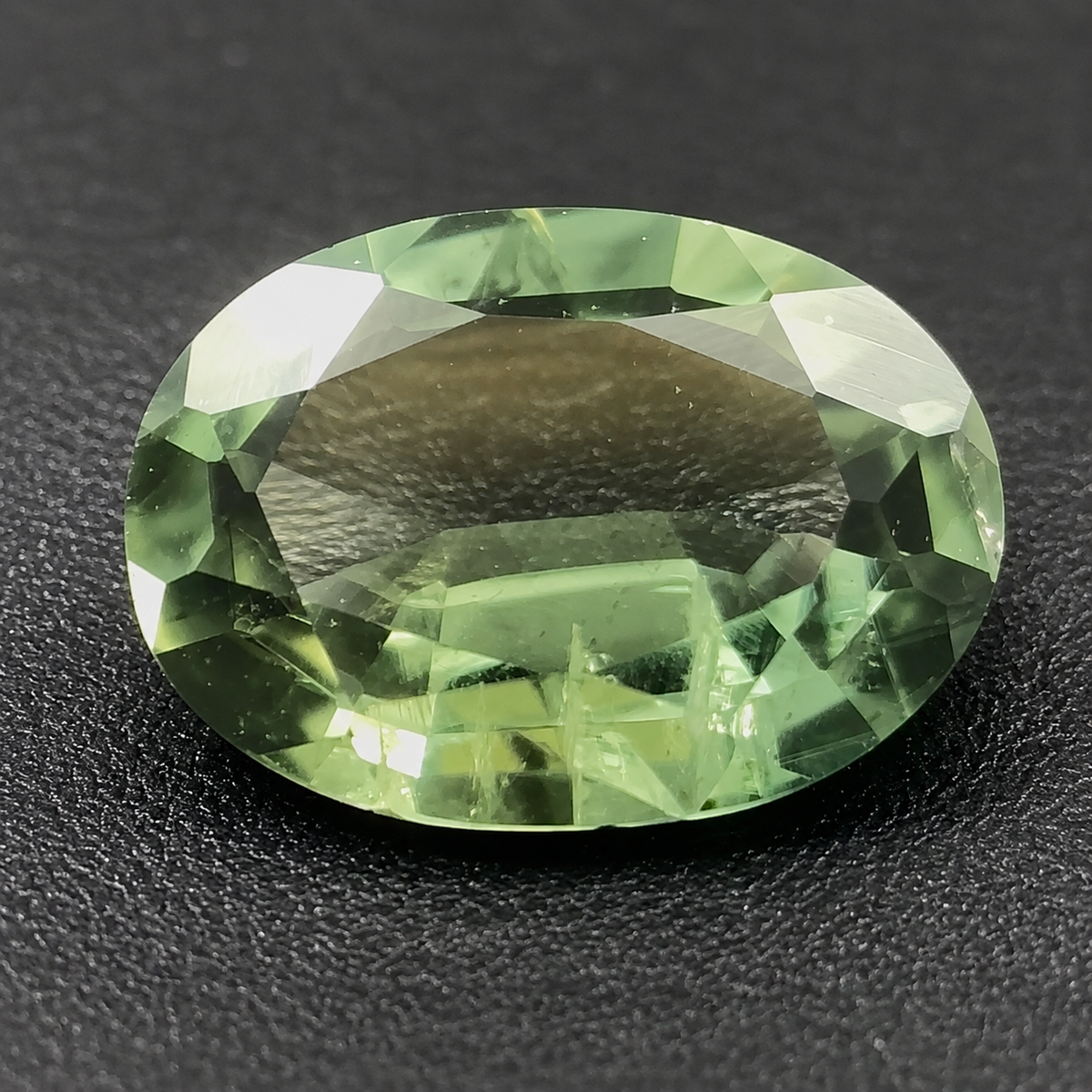 Zaffiro Verde Naturale Ovale 0.60ct – Pietra Preziosa per Alta Gioielleria