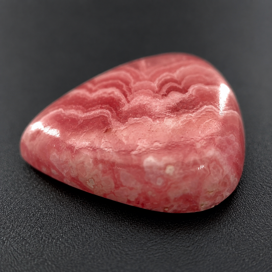 Rodocrosite Naturale Goccia Cabochon 12.95ct – Pietra Semipreziosa Rosa per Gioielleria