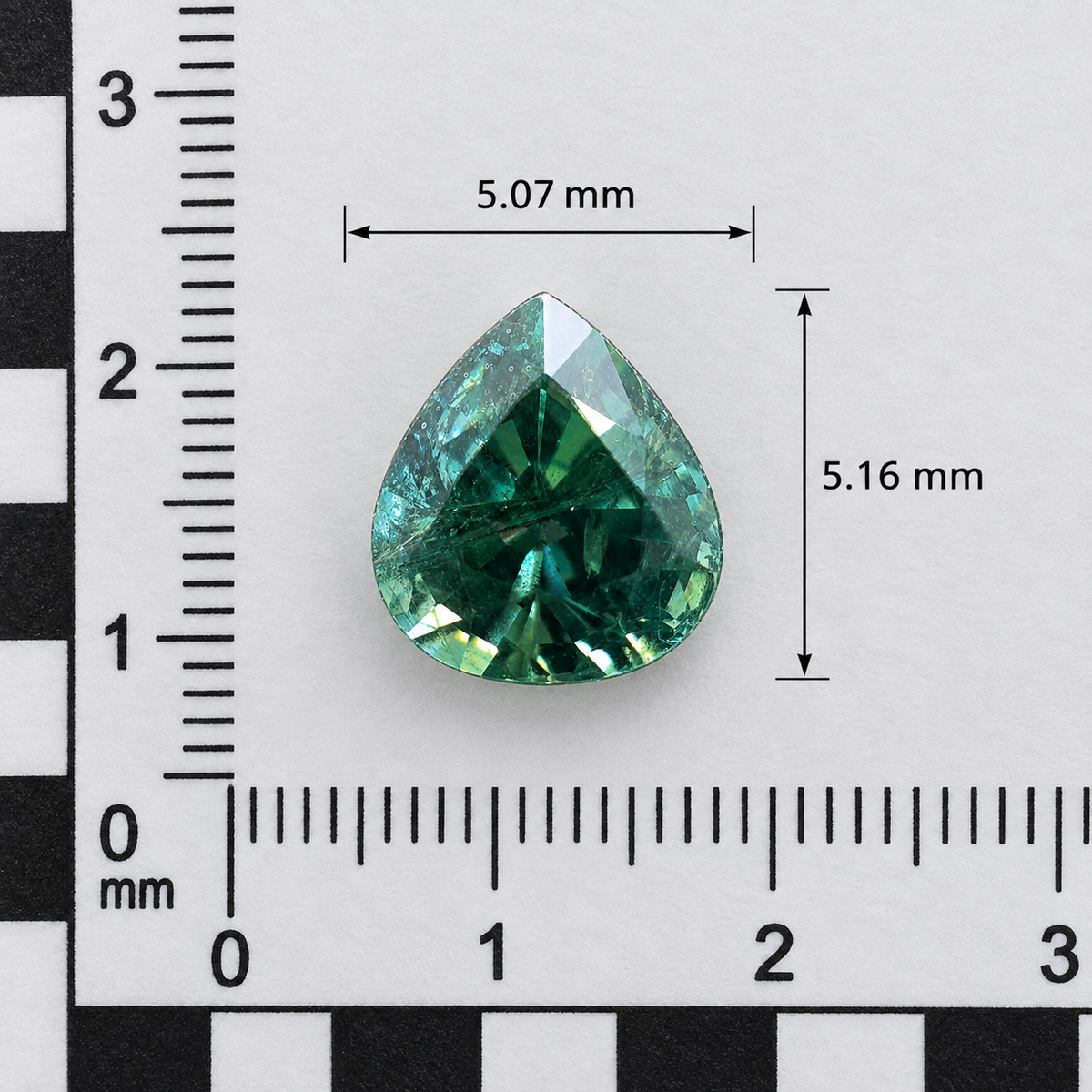 Zaffiro Verde Naturale Goccia 0.65ct – Pietra Preziosa per Alta Gioielleria