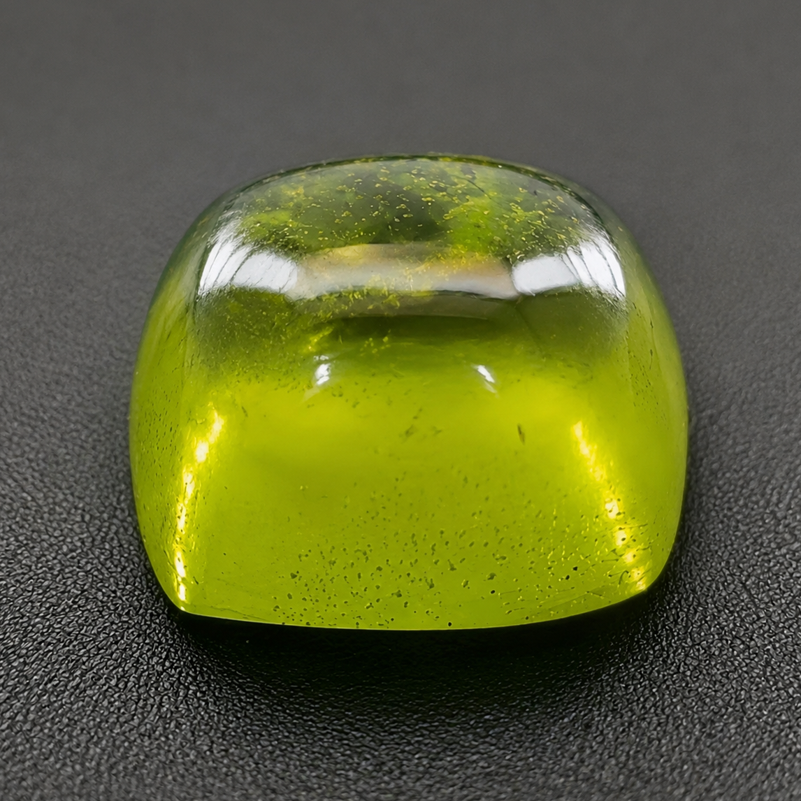 Peridot Naturale Cushion Cabochon 4.25ct – Pietra Preziosa Verde per Gioielleria