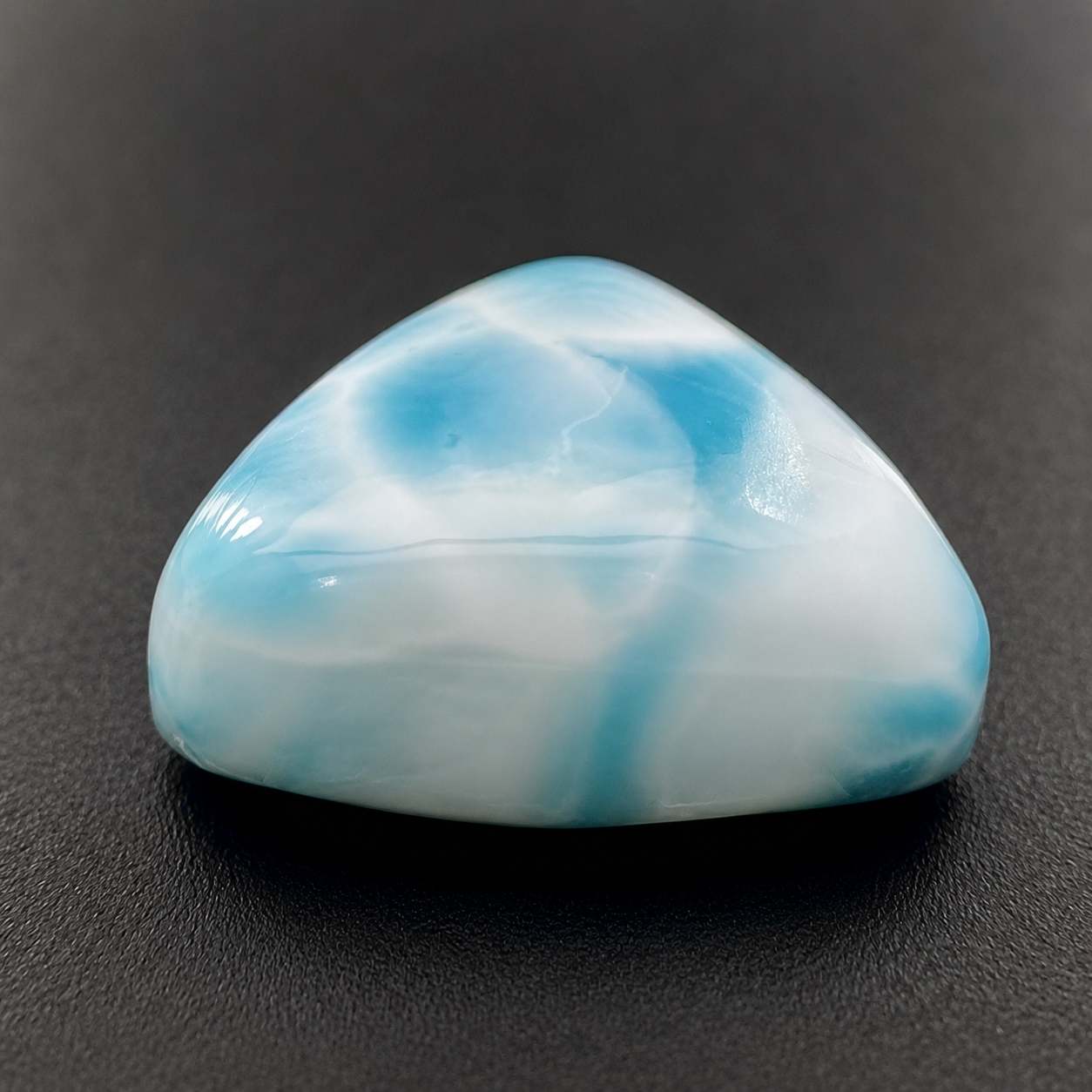 Larimar Naturale Trillion Cabochon 11.70ct – Gemma Rara dei Caraibi per Gioielleria