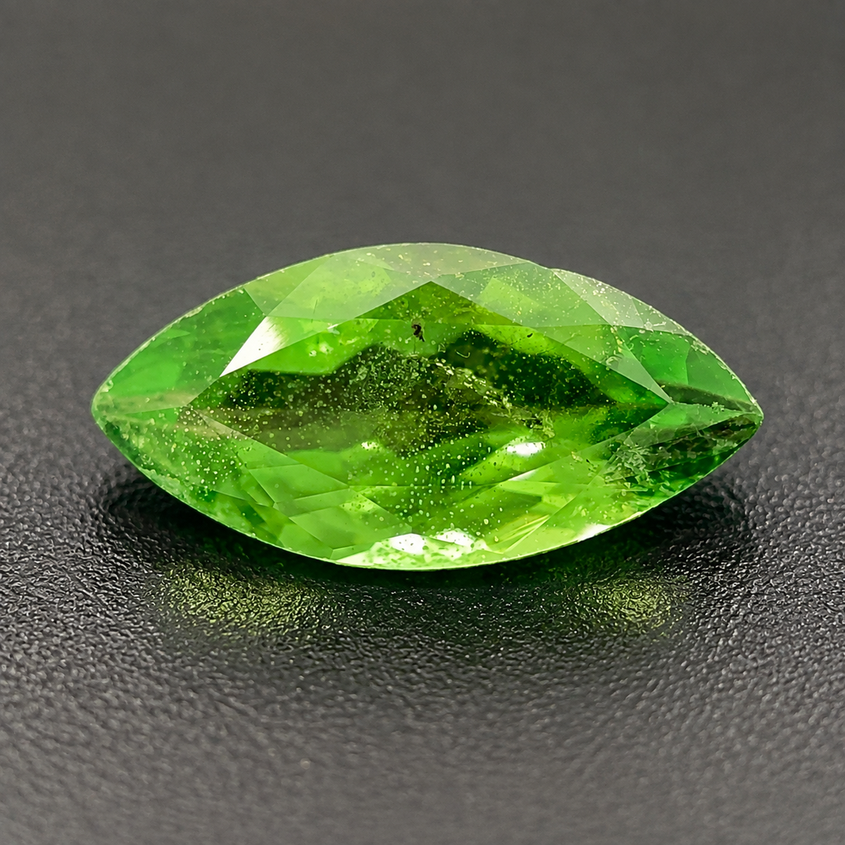 Tsavorite Naturale Marquise 1.30ct – Gemma Rara Verde per Gioielleria